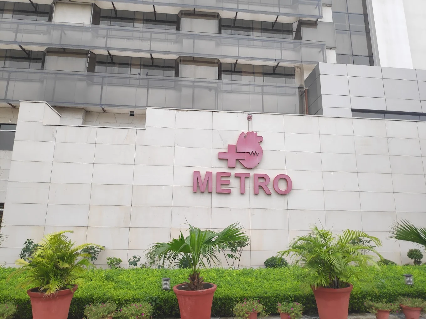 Metro Heart Institute with Multispeciality